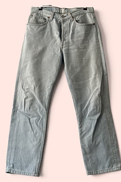 Vintage Levi's Light Wash Denim Jeans by Levi's — pre-loved on Thrifted.mt