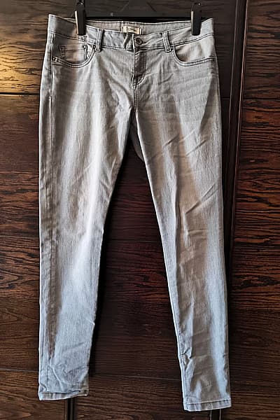 Jeans grigi dal taglio aderente by Pimkie — pre-loved on Thrifted.mt