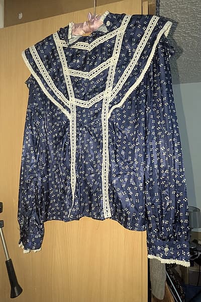 Navy Floral Lace Trim Blouse — pre-loved on Thrifted.mt
