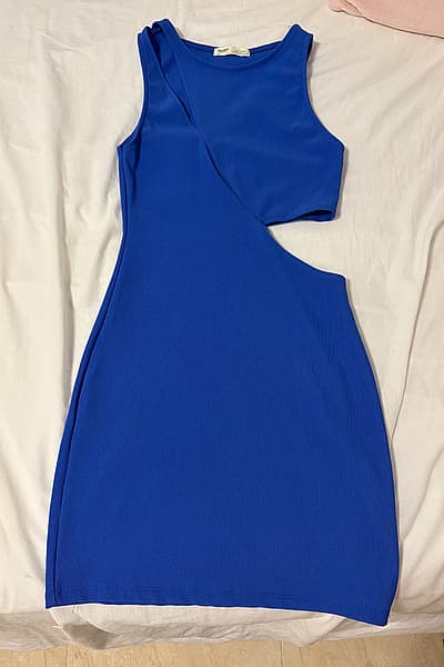 Blue cut-out mini dress by Pull&Bear — pre-loved on Thrifted.mt