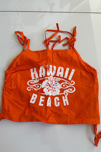 Orange Hawaii Beach Crop Top — pre-loved on Thrifted.mt