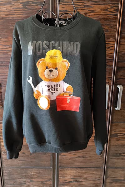 Graphic bear print black sweatshirt by Vidarton — pre-loved on Thrifted.mt