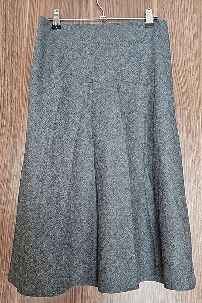 Talbots Grey Wool Midi Skirt by Talbots — pre-loved on Thrifted.mt