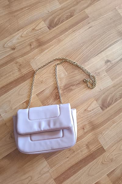 Pink faux leather shoulder bag — pre-loved on Thrifted.mt