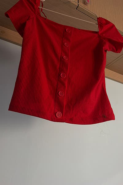 Red ribbed button-up top by Terranova — pre-loved on Thrifted.mt