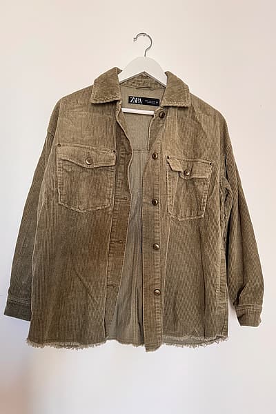 Olive green cotton Zara jacket by Zara — pre-loved on Thrifted.mt