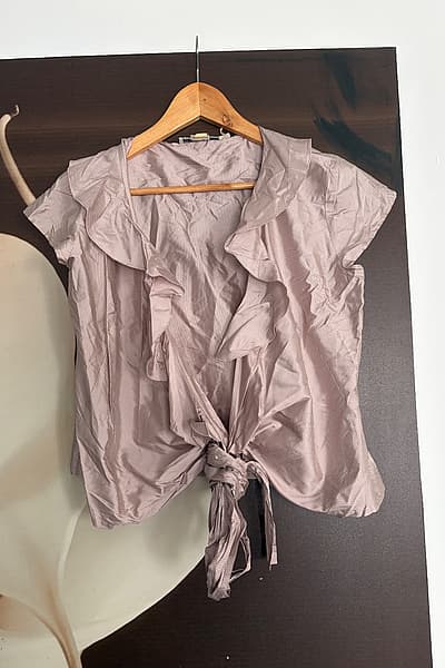 Blunauta Silk Ruffle Tie Top by Blunauta — pre-loved on Thrifted.mt