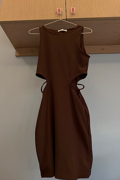 Brown ribbed cut-out mini dress by Pull&Bear — pre-loved on Thrifted.mt