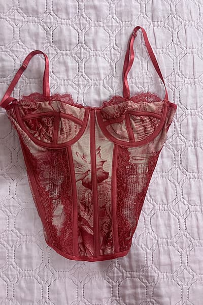 Red patterned lace corset top — pre-loved on Thrifted.mt