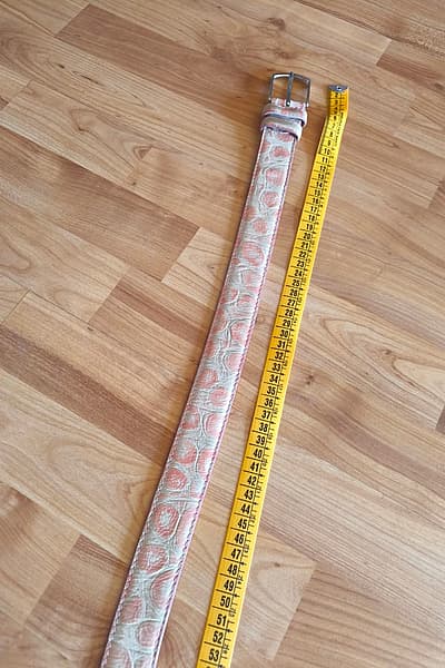 Pink textured pattern leather belt — pre-loved on Thrifted.mt