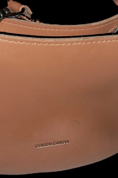 Claudia Canova Tan Vegan Leather Saddle Crossbody Bag by Claudia Canova — pre-loved on Thrifted.mt