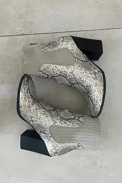 Snake Print Boots — pre-loved on Thrifted.mt