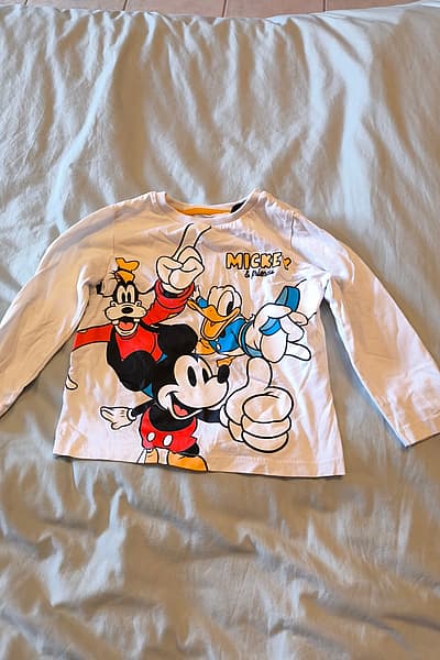 Mickey and Friends Long-Sleeve Top by Lefties — pre-loved on Thrifted.mt