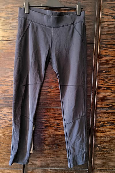 Select dark grey leggings by Select — pre-loved on Thrifted.mt
