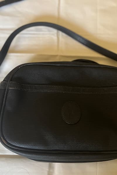 Yves Saint Laurent YSL Black Leather Crossbody Shoulder Bag by Yves Saint Laurent — pre-loved on Thrifted.mt