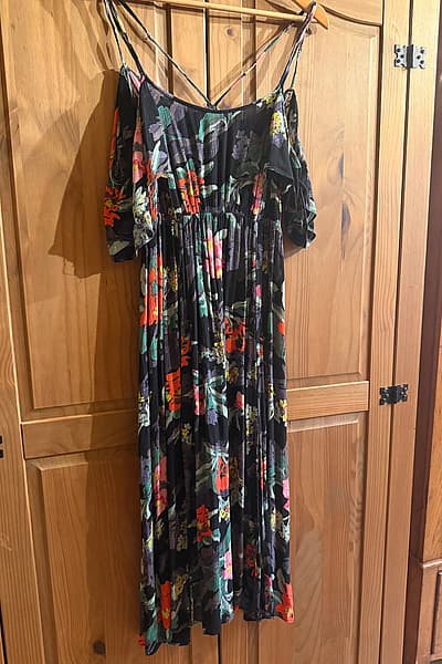 Urban Outfittets Floral Midi/Maxi Dress by Urban Outfitters — pre-loved on Thrifted.mt