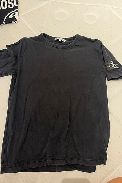 Black Calvin Klein logo t-shirt by Calvin Klein — pre-loved on Thrifted.mt