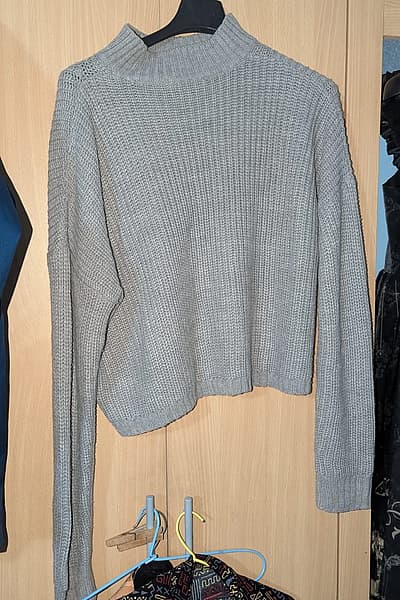 Grey rib-knit mock-neck jumper — pre-loved on Thrifted.mt