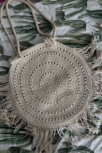 Cream Round Crochet Fringe Tote by Handmade — pre-loved on Thrifted.mt