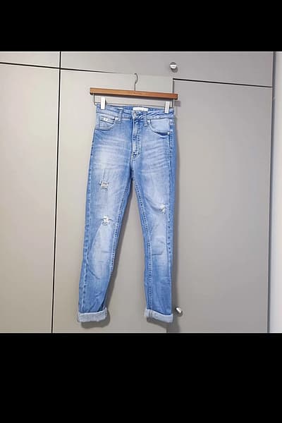 Calvin Klein Distressed Skinny Jeans by Calvin Klein Jeans — pre-loved on Thrifted.mt