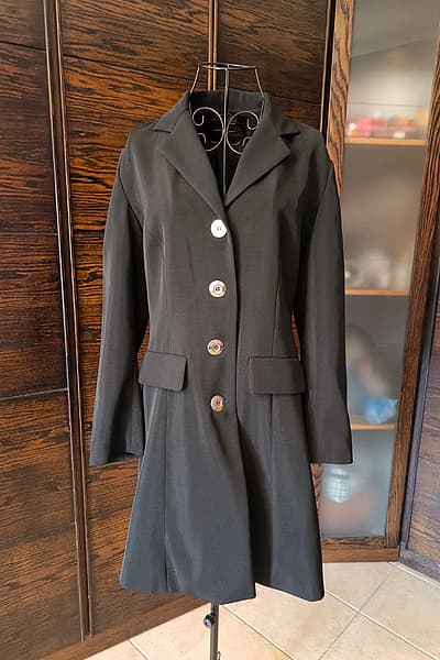 Black tailored long-line coat — pre-loved on Thrifted.mt