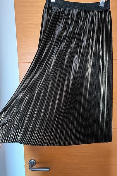 Metallic pleated midi skirt — pre-loved on Thrifted.mt