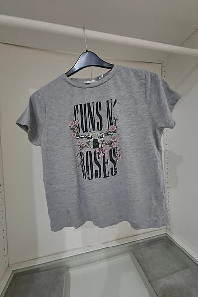 Guns N' Roses graphic tee by Guns N' Roses — pre-loved on Thrifted.mt