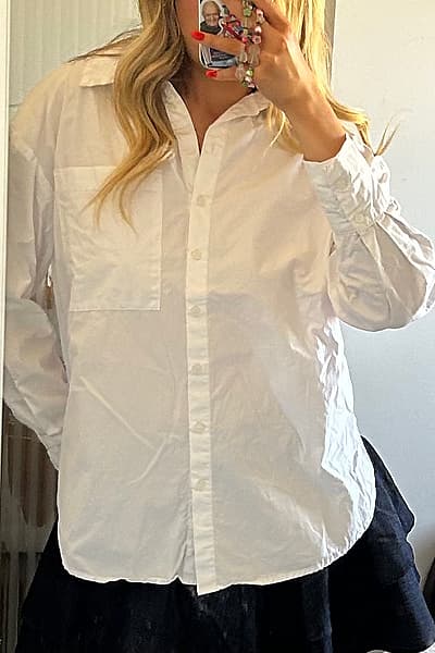 Chic Button-Up Shirt / M by Reserved — pre-loved on Thrifted.mt