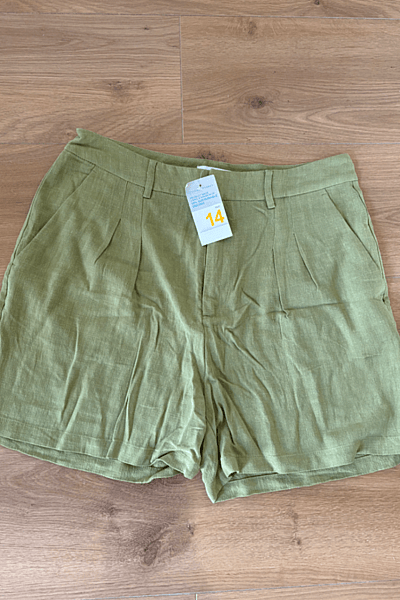 Pleated Linen Blend Shorts by Primark — pre-loved on Thrifted.mt