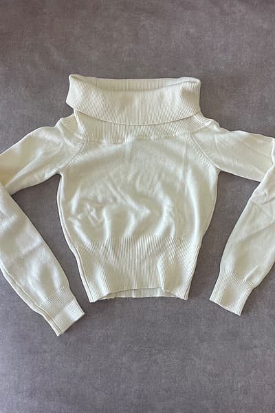 White cowl neck knitted jumper — pre-loved on Thrifted.mt