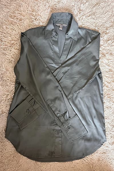 Satin-look H&M shirt XS by H&M — pre-loved on Thrifted.mt
