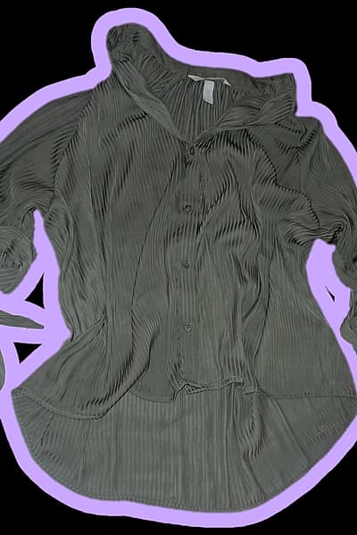 H&M Sage Green Plissé Pleated Top (Size M / EU 40) by H&M — pre-loved on Thrifted.mt