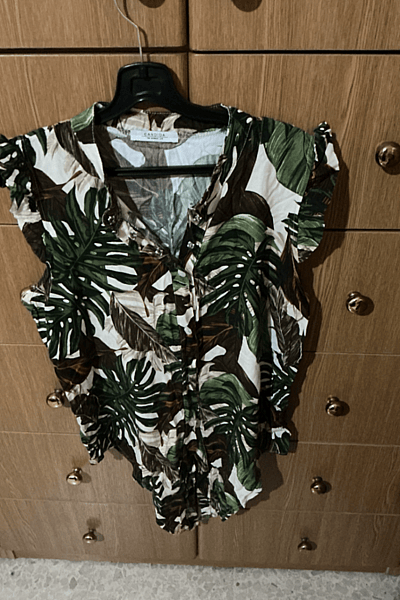 Tropical Leaf Print Sleeveless Top — pre-loved on Thrifted.mt