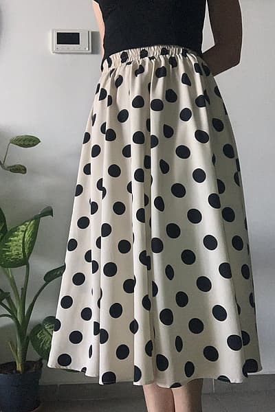 Vintage Polka dot midi skirt by UNF — pre-loved on Thrifted.mt