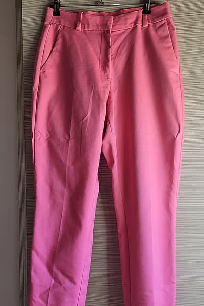 Bright pink tailored trousers by H&M — pre-loved on Thrifted.mt