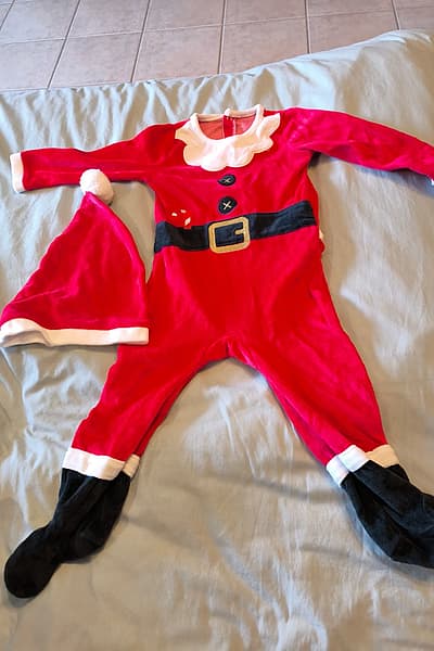 Baby Santa Claus Christmas Outfit by Inextenso — pre-loved on Thrifted.mt