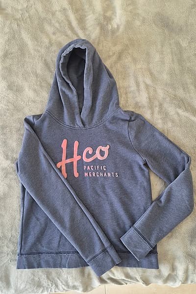 Hollister Hoodie by Hollister — pre-loved on Thrifted.mt
