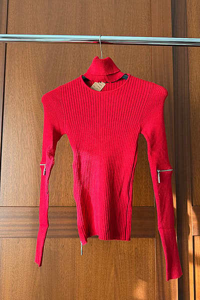 Mangano Red Poloneck — pre-loved on Thrifted.mt