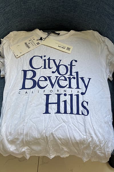 Camiseta de la ciudad de Beverly Hills  by Zara — pre-loved on Thrifted.mt