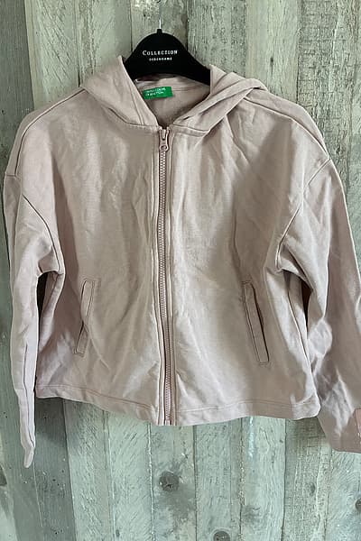 United Colors Benetton zip hoodie by United Colors of Benetton — pre-loved on Thrifted.mt