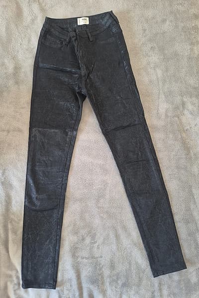 Black Snake Print Skinny High Waist Pants by TALLY WEIJL — pre-loved on Thrifted.mt