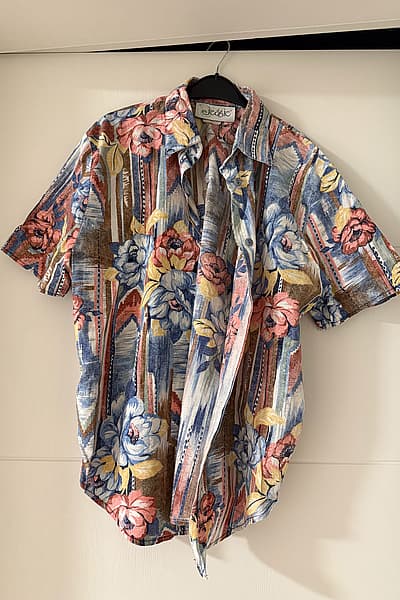 Vintage floral short sleeve shirt — pre-loved on Thrifted.mt