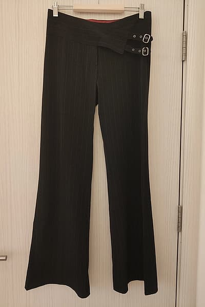 Black wide-leg smart trousers by Clockhouse — pre-loved on Thrifted.mt