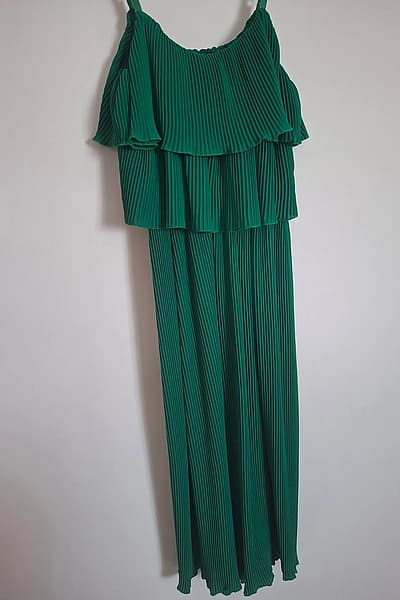 Quiz Green Pleated Jumpsuit by Quiz — pre-loved on Thrifted.mt