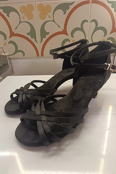 Black latin dance heels — pre-loved on Thrifted.mt