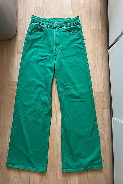 Fun Bright green wide-leg trousers by H&M Divided — pre-loved on Thrifted.mt