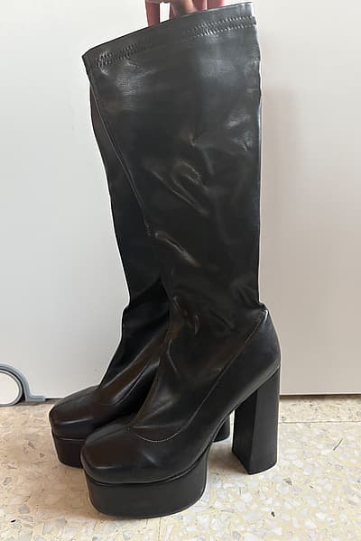 Knee High Platform boots by SHEIN — pre-loved on Thrifted.mt