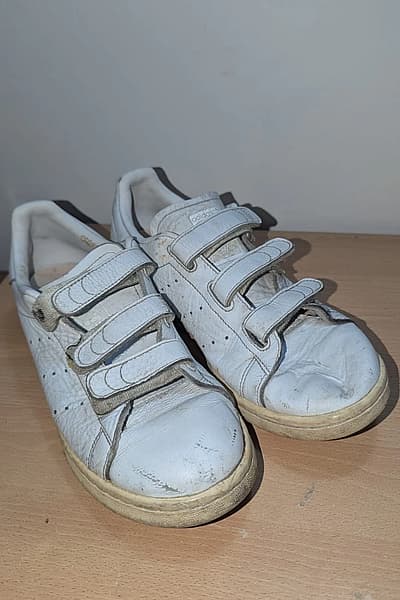 White Velcro Trainers — pre-loved on Thrifted.mt