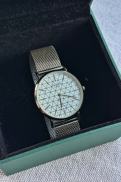 Reclaimed Vintage Geometric Mesh Watch by Reclaimed Vintage — pre-loved on Thrifted.mt