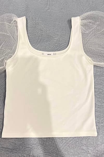 Mango Puff Sleeve White Top by Mango — pre-loved on Thrifted.mt